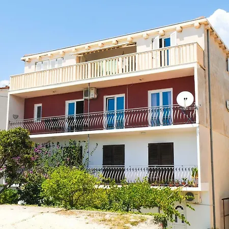 アパート Anamarija